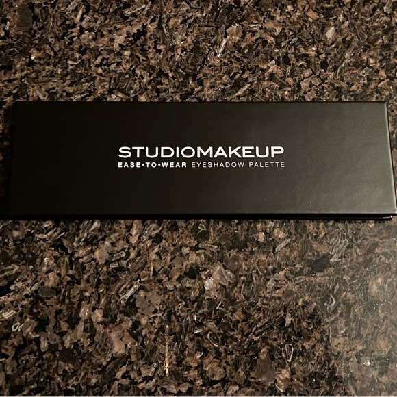 StudioMakeup Eyeshadow Palette - Picture 3 of 3